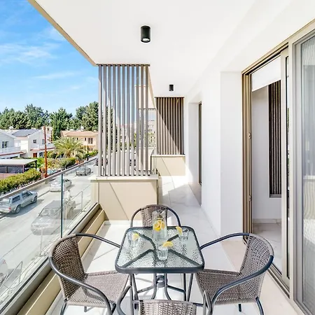 Adolina One Bedroom 102 By Ezoria Διαμέρισμα *
