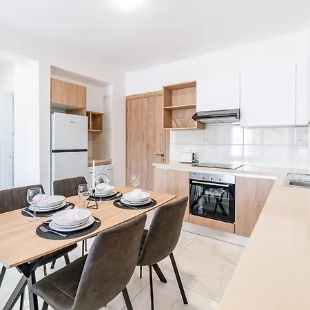 Appartamento Adolina One Bedroom 102 By Ezoria