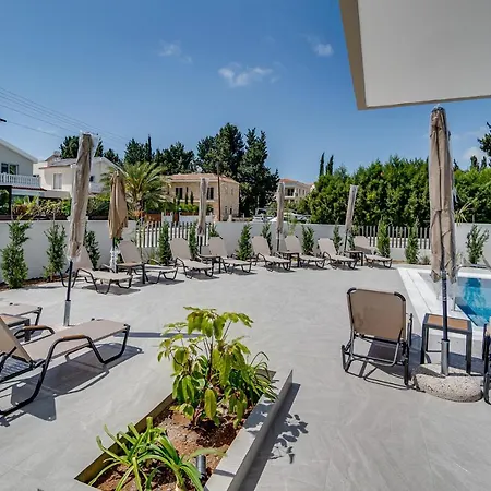 Adolina One Bedroom 102 By Ezoria Apartament