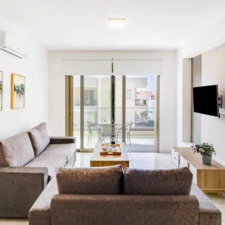 Adolina One Bedroom 102 By Ezoria Apartman *